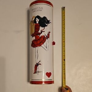 Estée Lauder Beautiful Red and White container